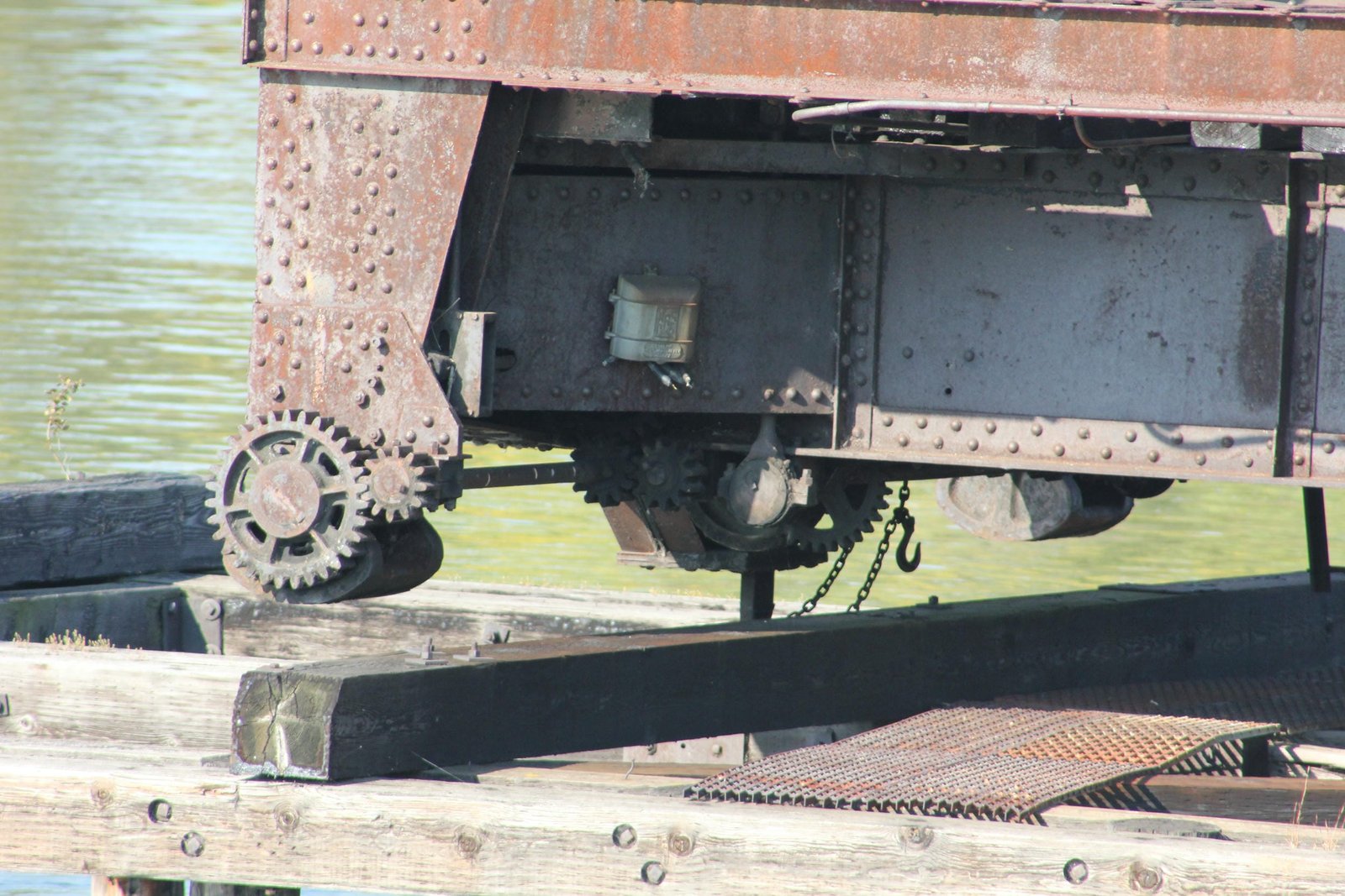 End lift mechanism